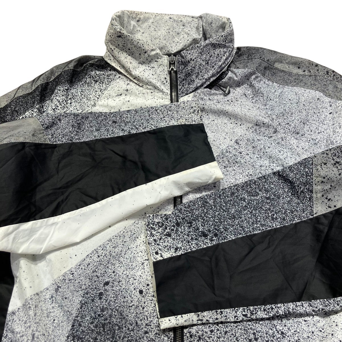 BALENCIAGA(バレンシアガ) 「スプレー柄」ナイロンジャケット372234