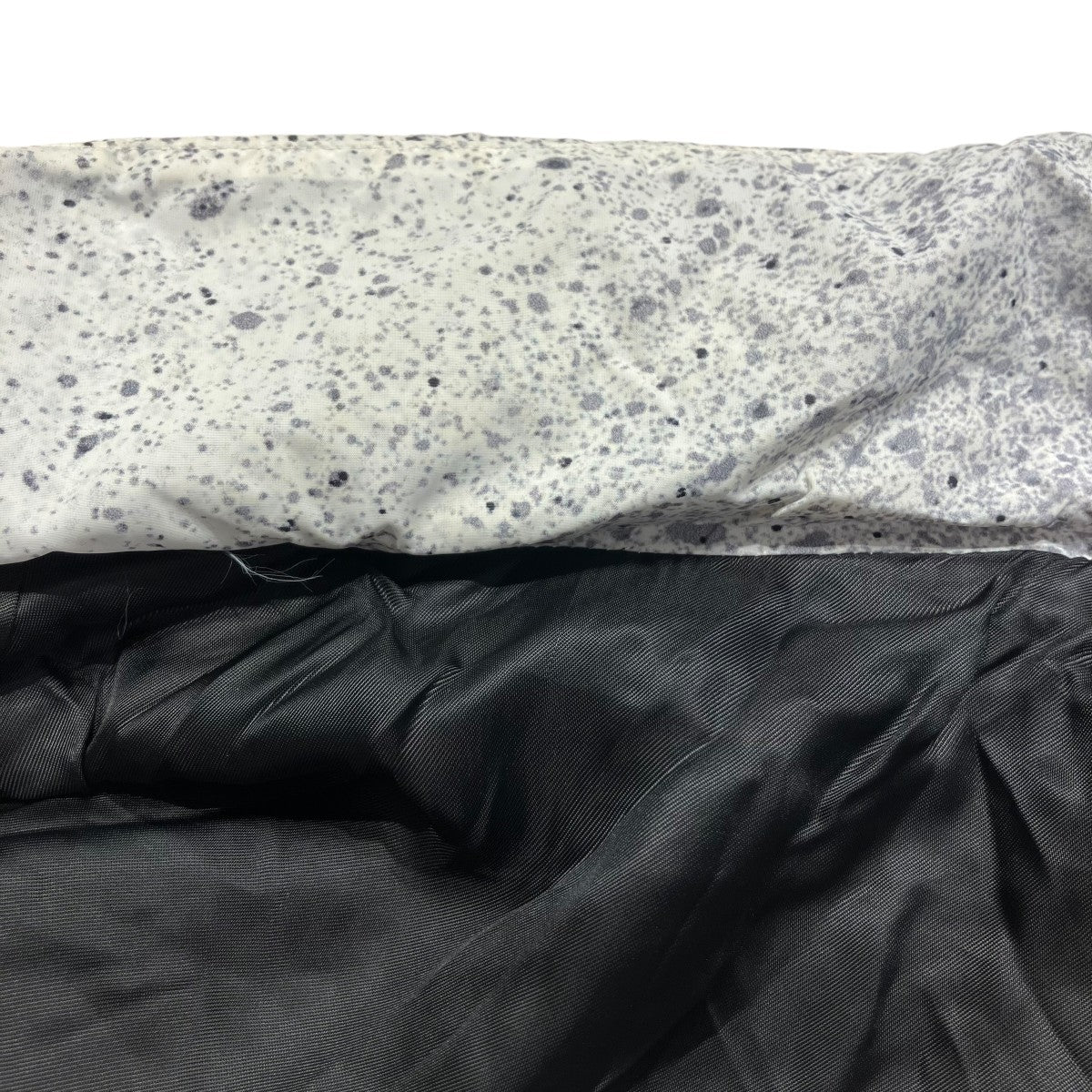 BALENCIAGA(バレンシアガ) 「スプレー柄」ナイロンジャケット372234