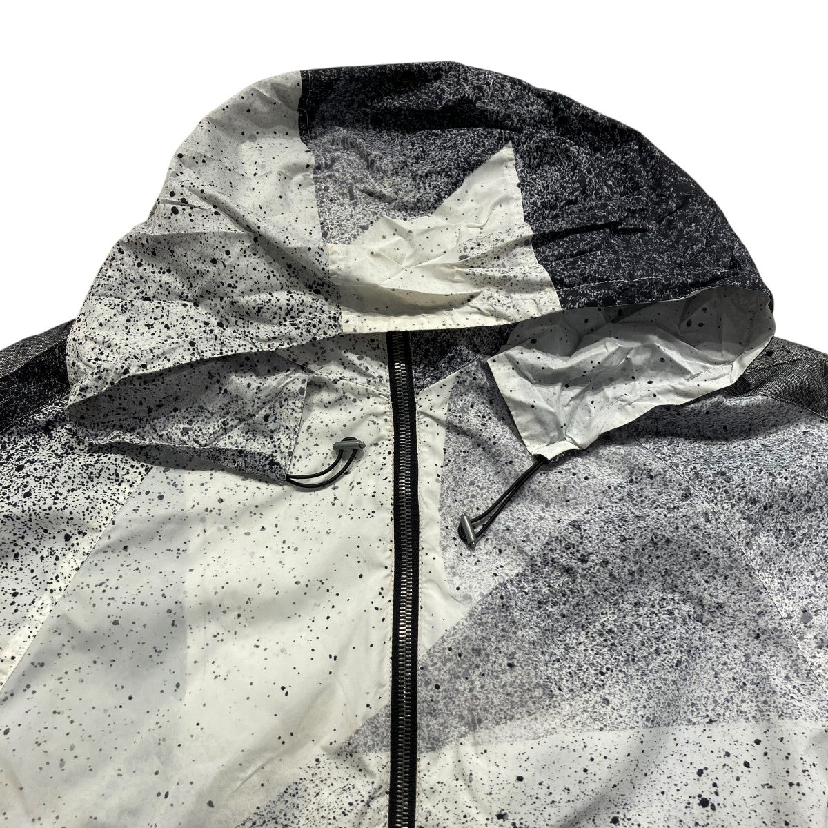 BALENCIAGA(バレンシアガ) 「スプレー柄」ナイロンジャケット