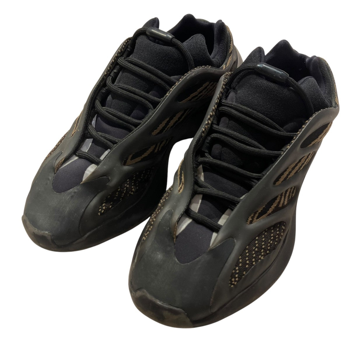 ★adidas originals★大人気★YEEZY 700 V3★追跡可 Amazon.com | Adidas Yeezy 700 V3 Lace Up Sneakers | Fashion