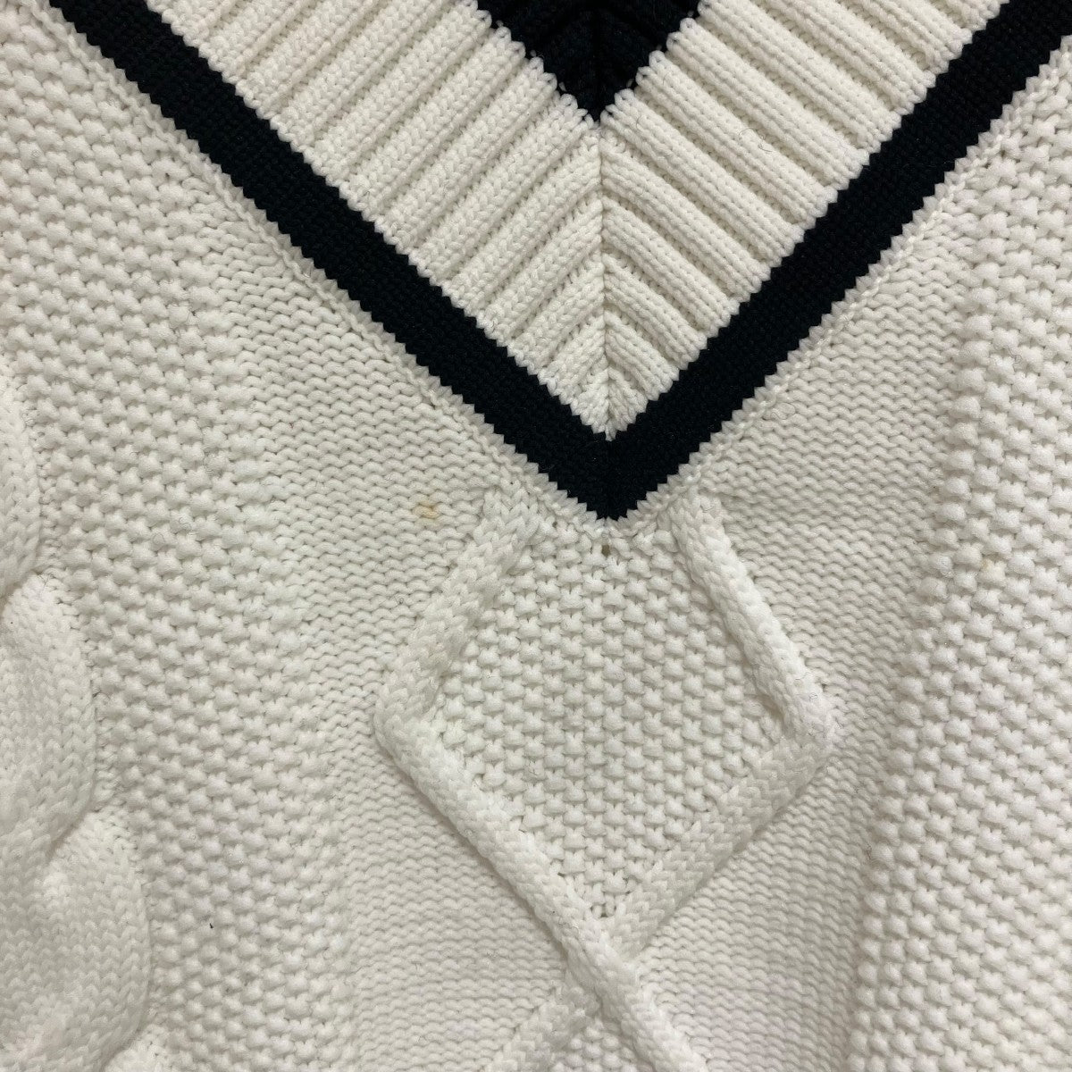 FRED PERRY(フレッドペリー) 「Vネックチルデンニットセーター」V