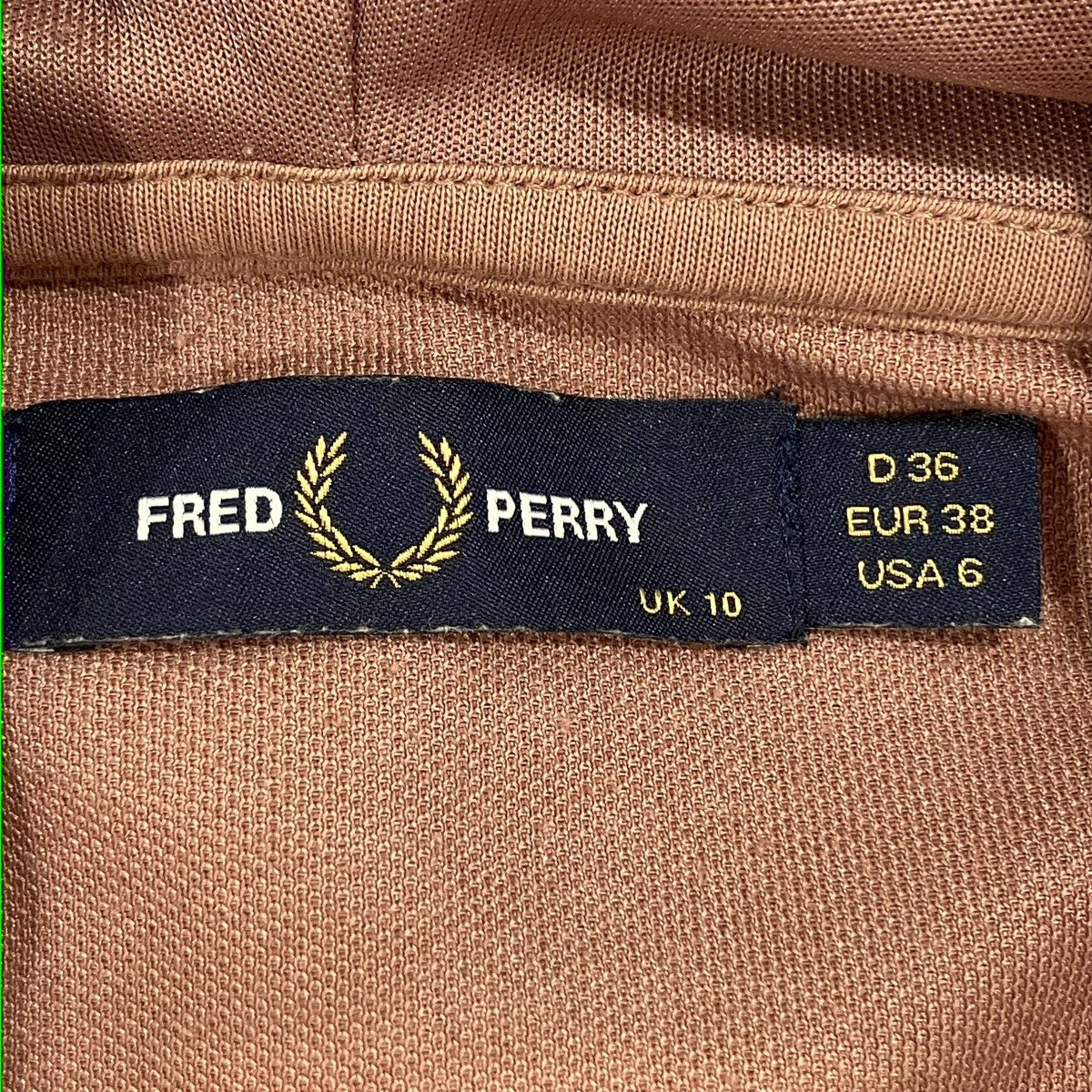 フレッドペリー FRED PERRY Taped Hooded Track Jacket パーカー J6100 ピンク サイズ：UK10 FRED PERRY（フレッドペリー）の「Taped Hooded Track Jacket