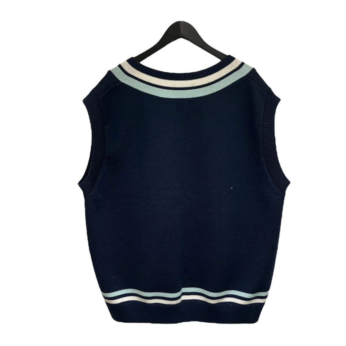 FRED PERRY フレッドペリー　ネイビー ベスト FRED PERRY（フレッドペリー）の「Classic V-Neck Tank（ベスト