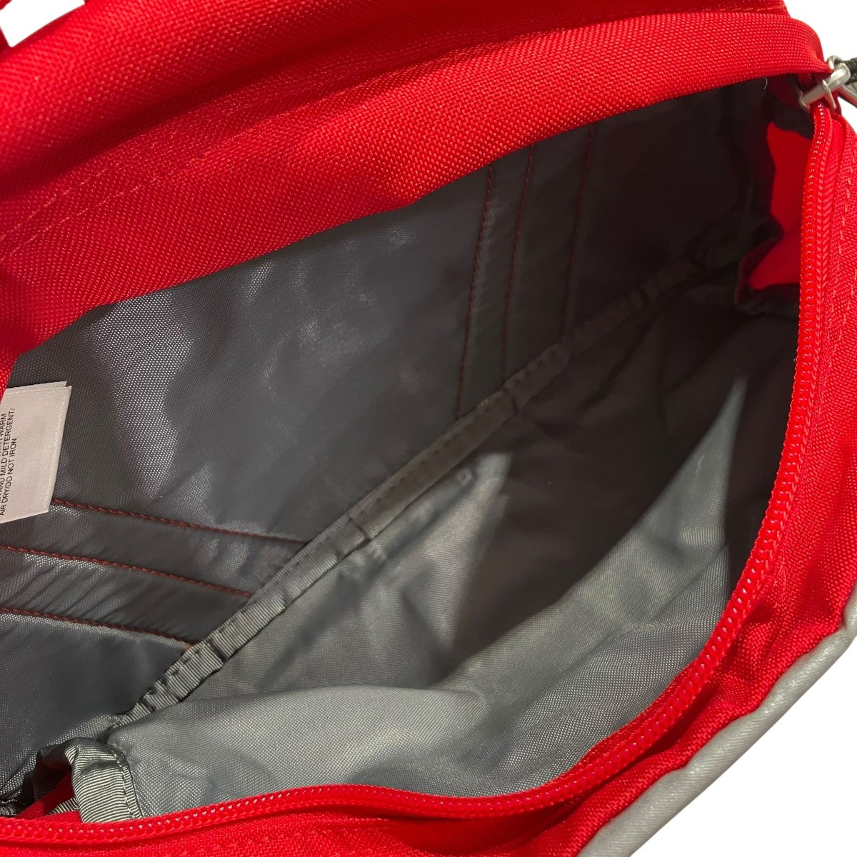 Supreme×THE NORTH FACE リフレクターRoo II Lumbar Packボディ