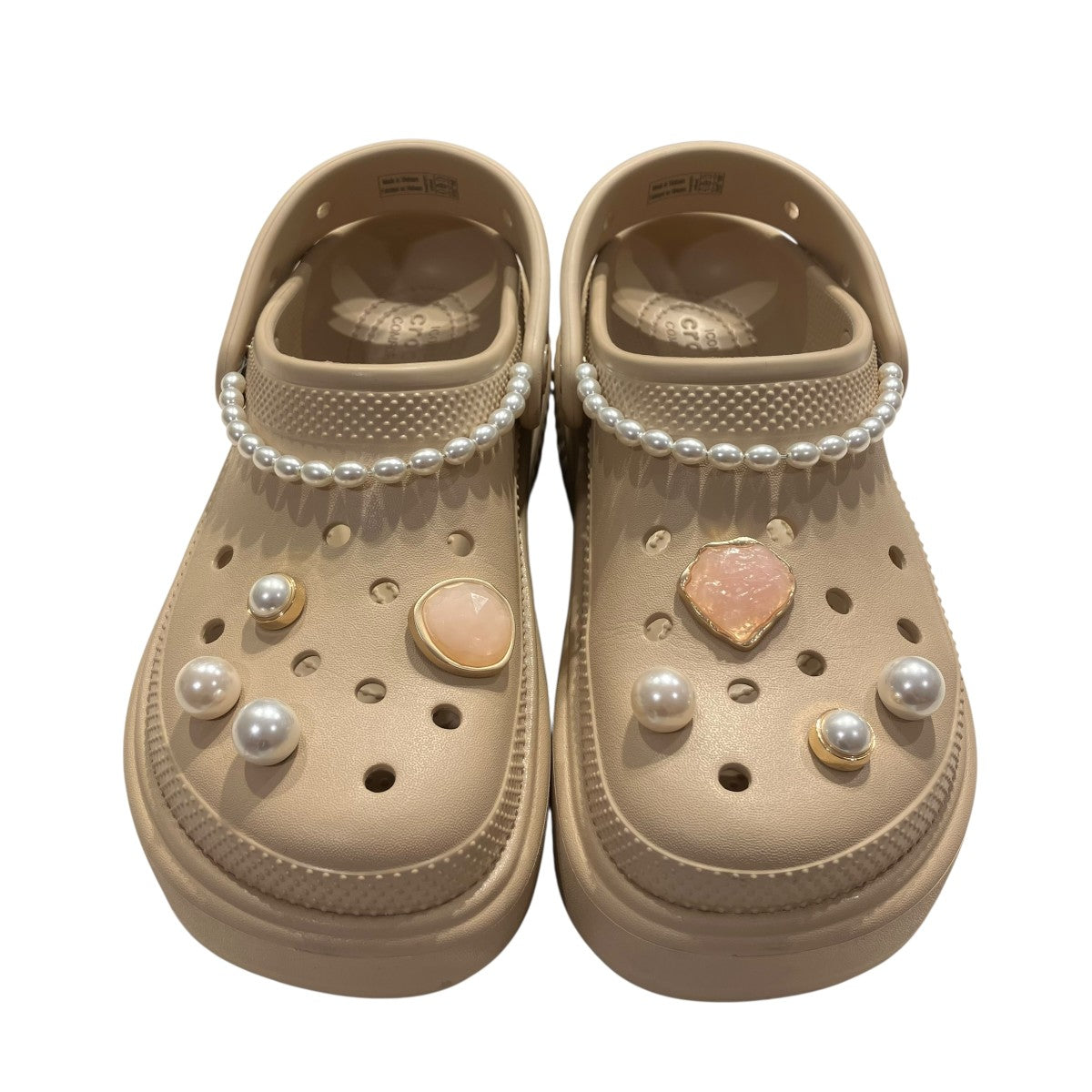 crocs ベージュ クロッグサンダル*6 crocs(クロックス) STOMP CRYSTAL CLOGサンダル ベージュ サイズ