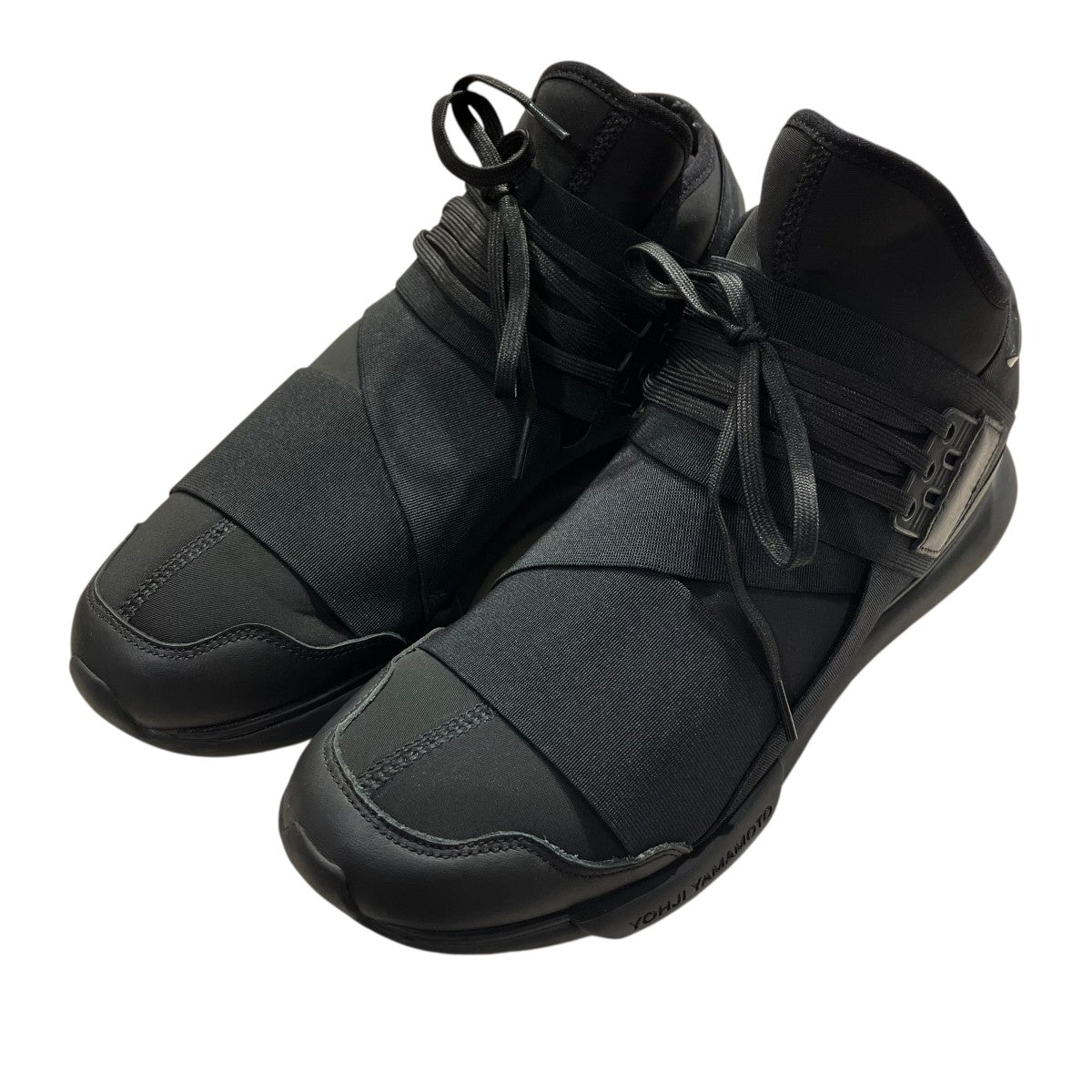 Qasa Triple Blackシューズ