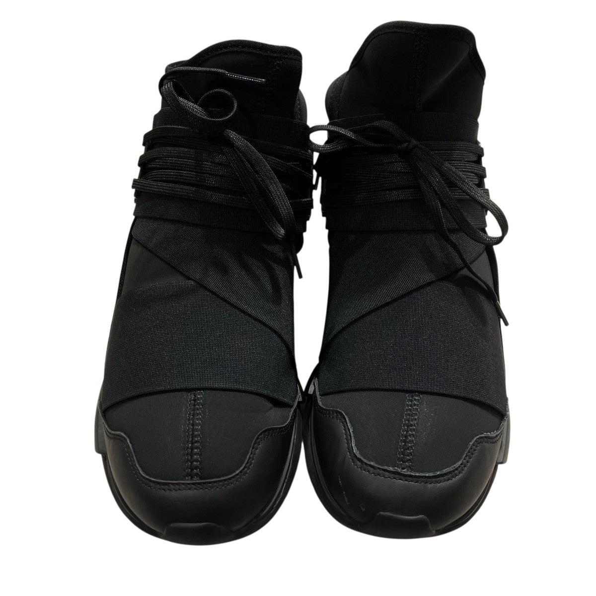 Qasa Triple Blackシューズ