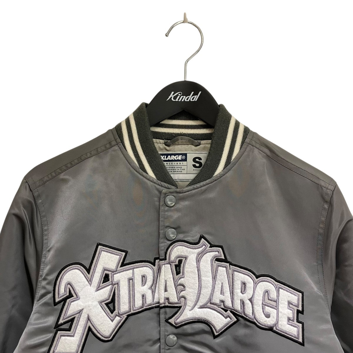 X-LARGE(エクストララージ) スタジャン0121507 0121507 グレー サイズ