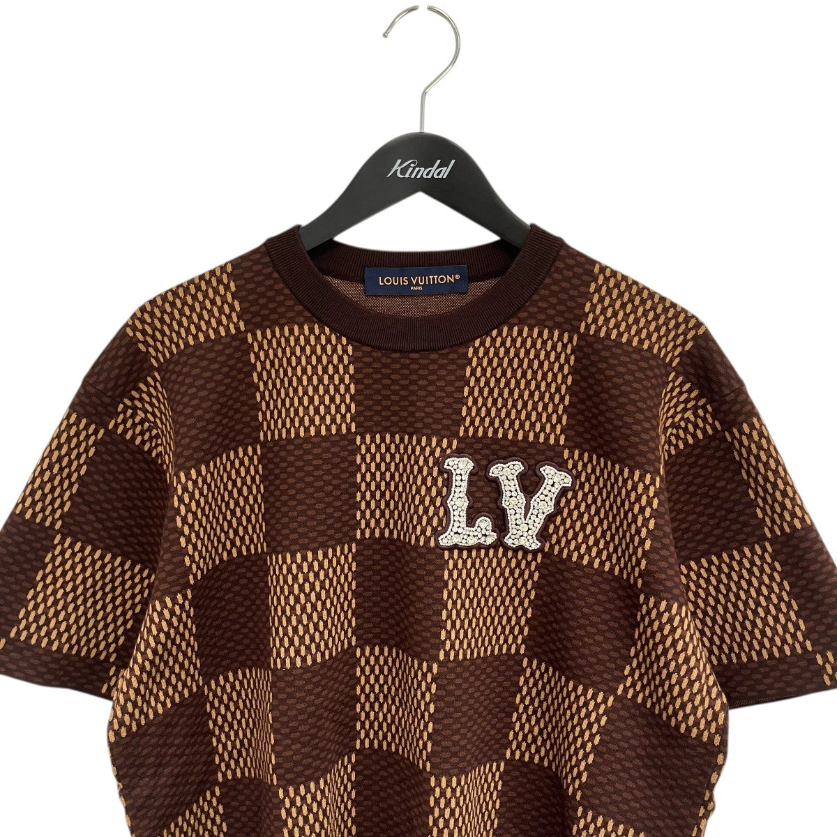 LOUIS VUITTON 24SSショート スリーブコットン ダミエ クルーネック ウィズストラス LVパッチロゴTシャツRM241 AUR HQN63W 古着・中古-3枚目のアイテム画像