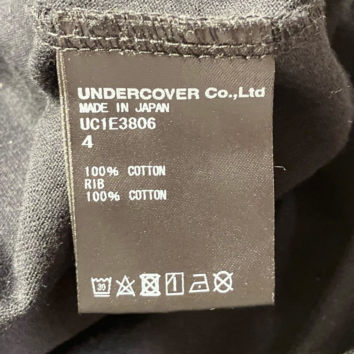 TシャツUC1E3806