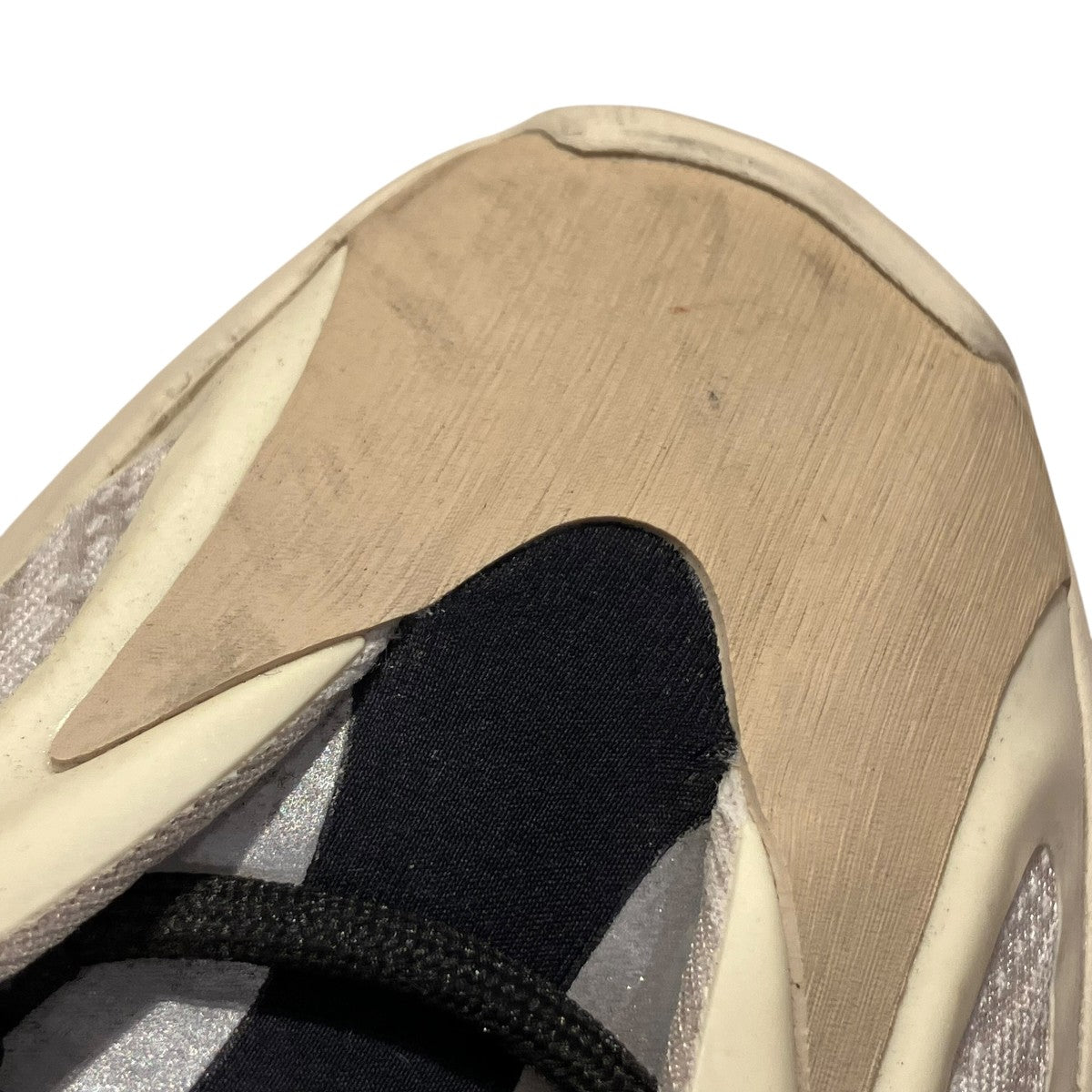 YEEZY 700V3 AzaelローカットスニーカーFW4980