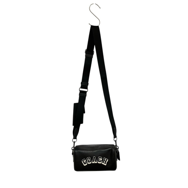 COACH(コーチ) アクセル クロスボディ バッグ・ヴァーシティ モチーフ