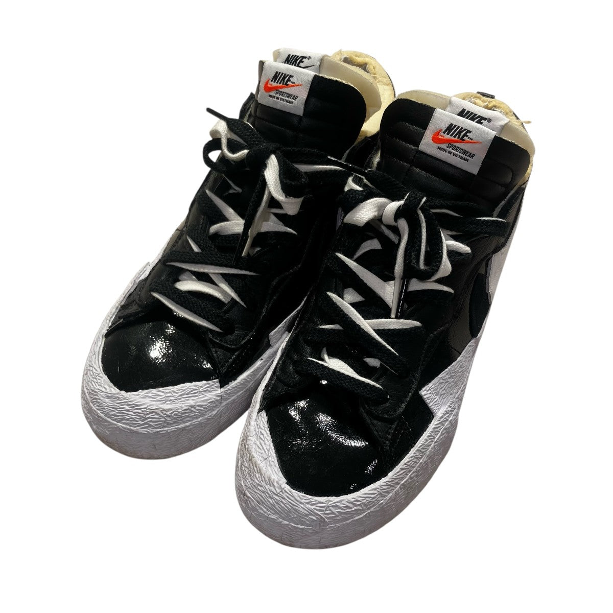 NIKE×sacai Blazer Low Black Patent LeatherスニーカーDM6443-001 古着・中古-1枚目のアイテム画像