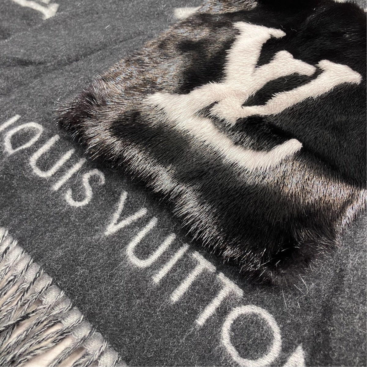 LOUIS VUITTON コールド レイキャビックマフラーM74353 古着・中古-3枚目のアイテム画像