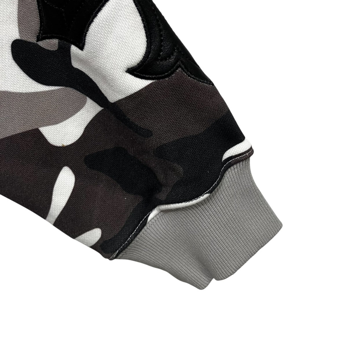 Camouflage Cross Leather Patch Zip Hoodieジップパーカー