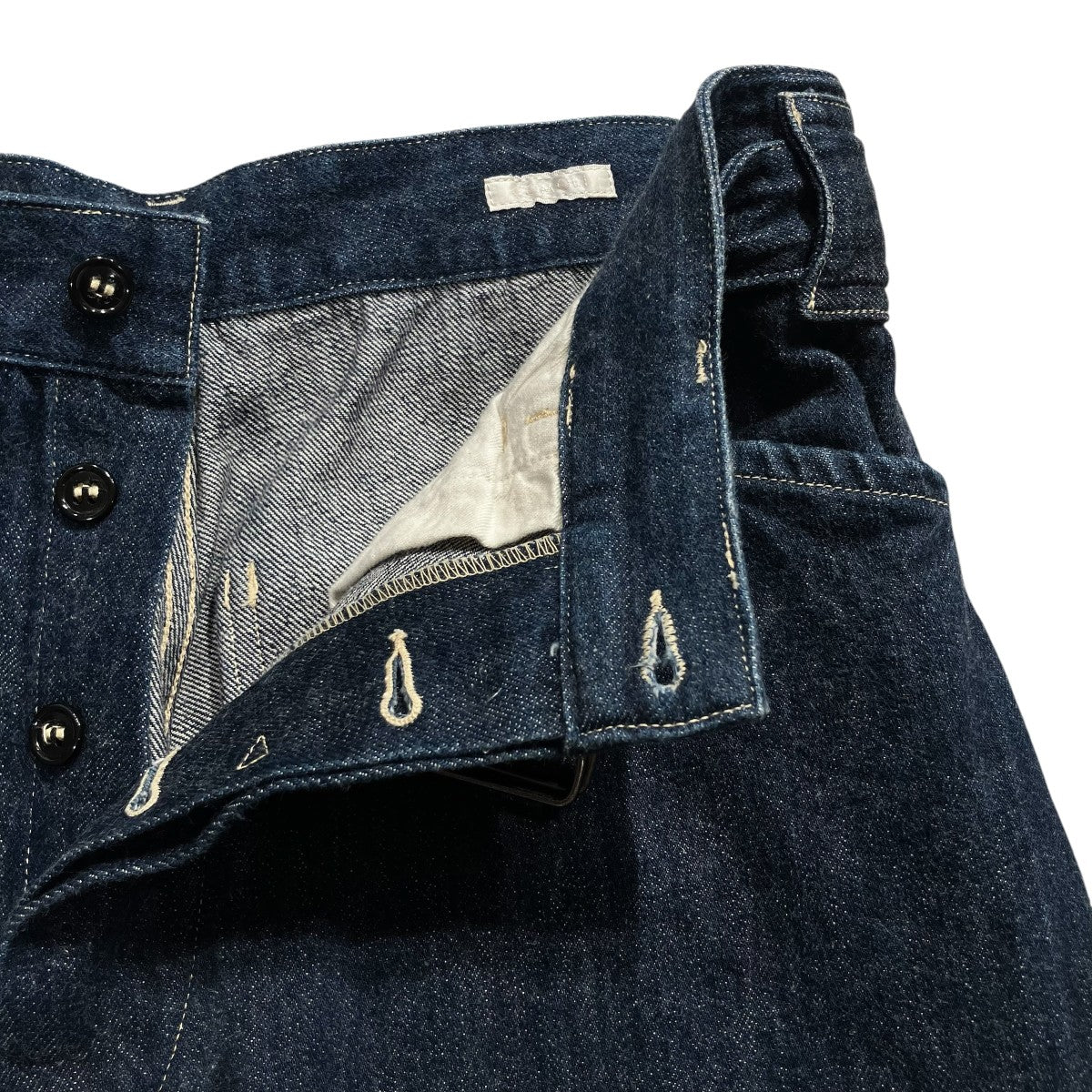 COMOLI(コモリ) デニム ベルテッドパンツ - NavyデニムパンツU03-03011