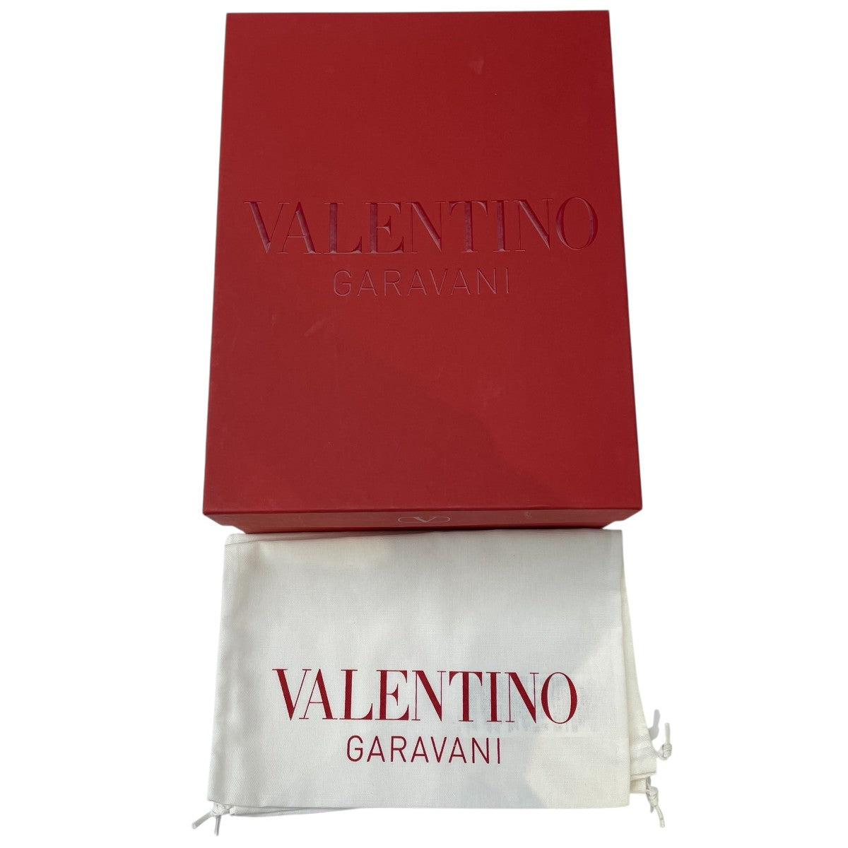 雑誌掲載【VALENTINO GARAVANI】猫ちゃん チェリー スニーカー VALENTINO(ヴァレンチノ) ロックスタッズローカットスニーカー