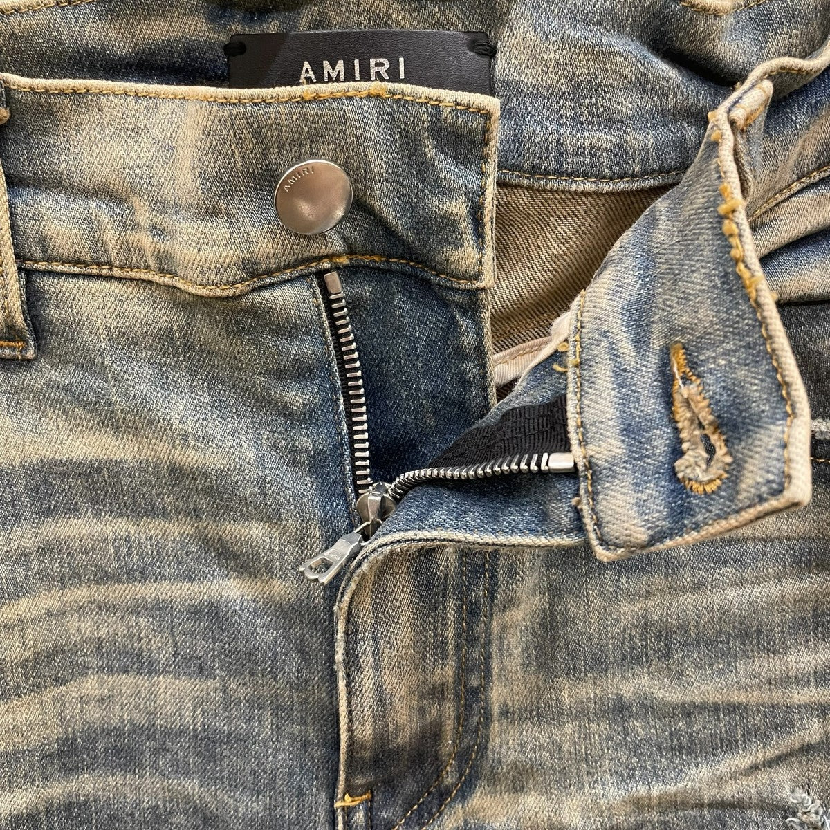 AMIRI(アミリ) バンダナパッチ クラッシュ加工デニムパンツ
