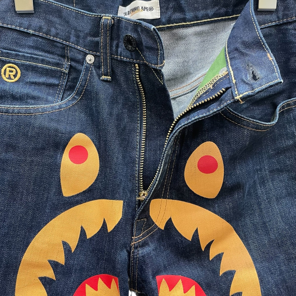 A BATHING APEシャークデザイン デニムパンツ A BATHING APE シャークデザイン デニムパンツ