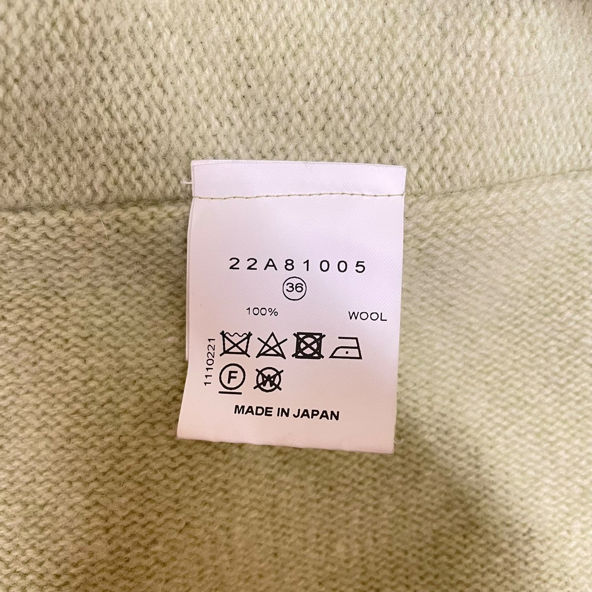 Vネックニット22A81005