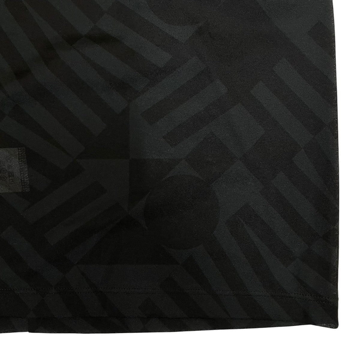 132 5． ISSEY MIYAKE 幾何学 総柄 シアー 半袖Tシャツ1L41JK721 古着・中古-4枚目のアイテム画像