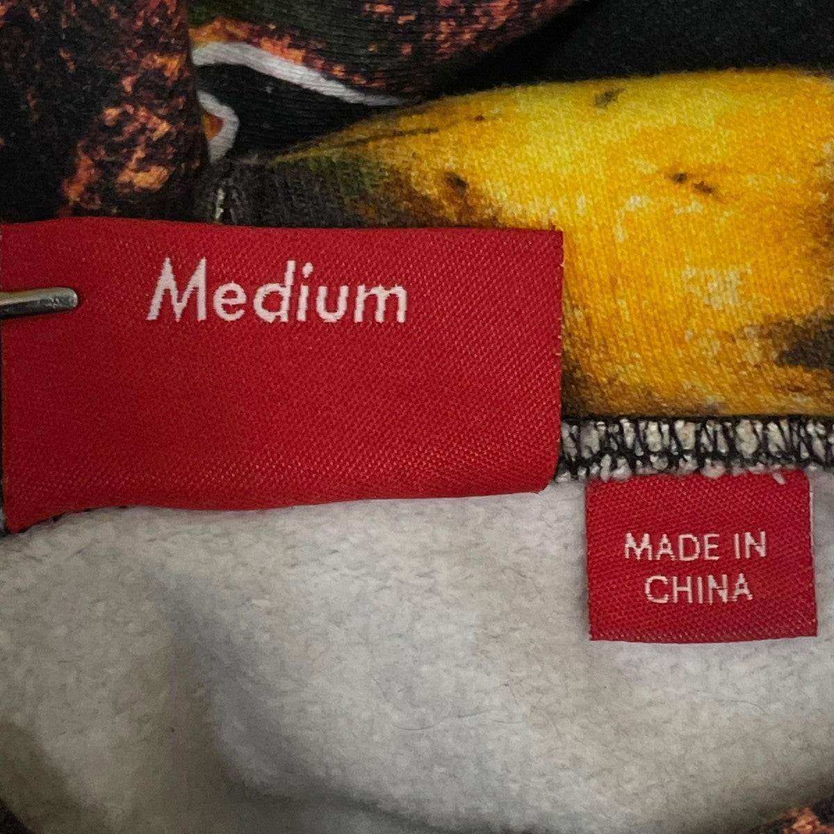 East Broadway Hoodedプルオーバーフーディ