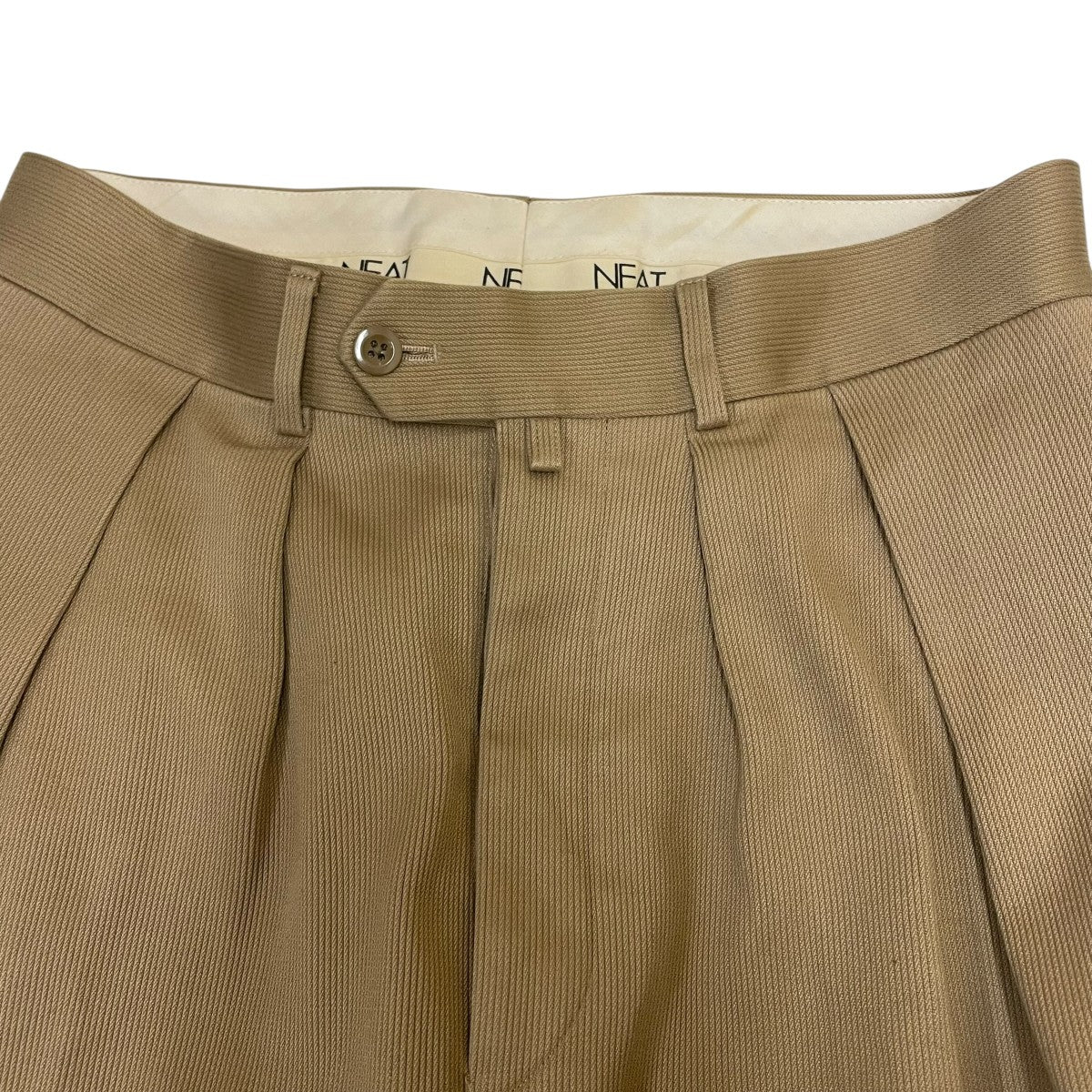 テーパードパンツ