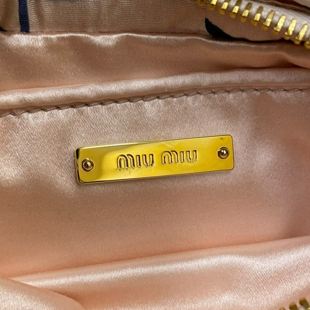 MIU MIU 猫 花 プリント リストレット付き ナイロンポーチ 古着・中古-6枚目のアイテム画像
