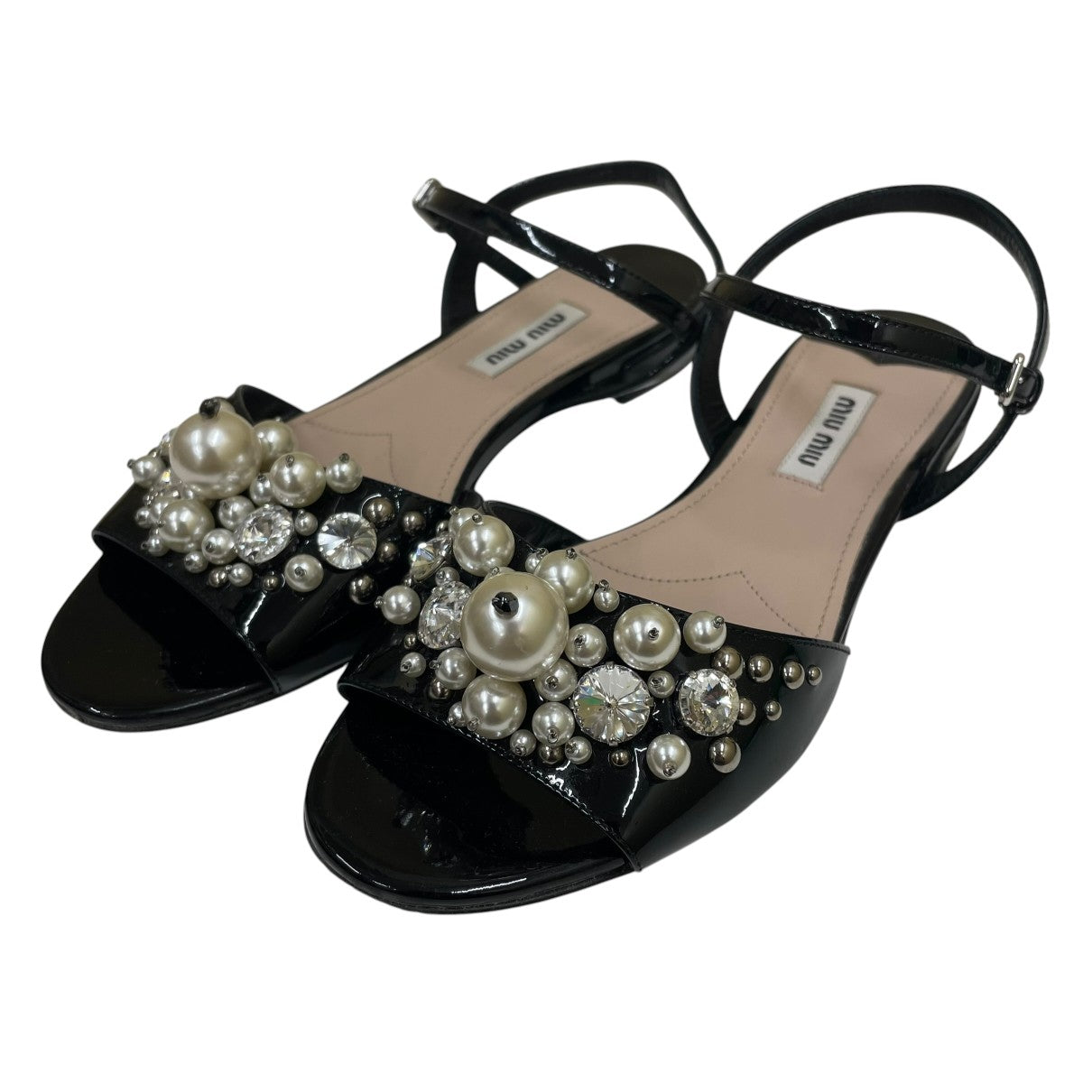 MIU MIU ビジューサンダルパール クリスタル 装飾 アンクルストラップ フラットサンダル エナメルサンダル 古着・中古-1枚目のアイテム画像