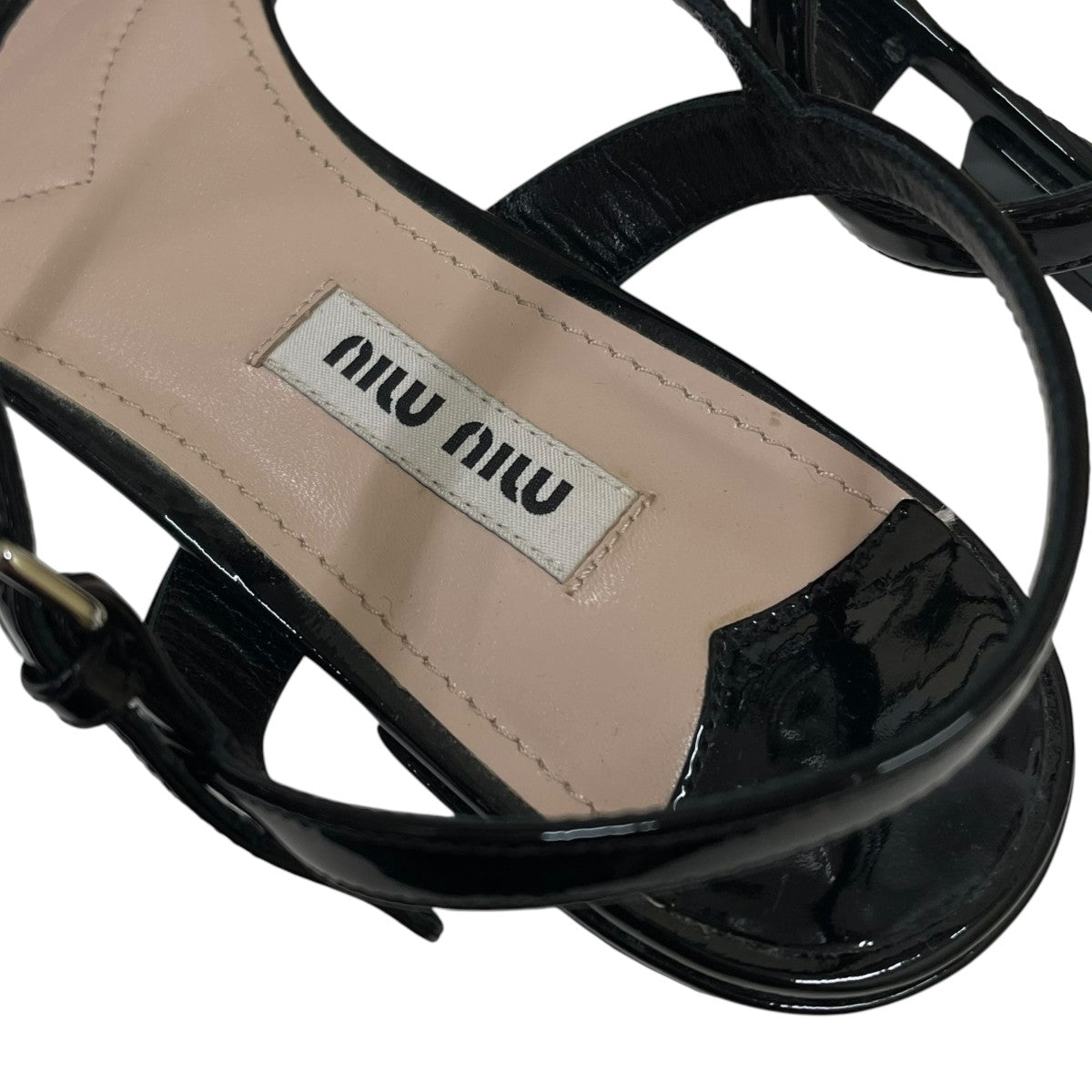 MIU MIU ビジューサンダルパール クリスタル 装飾 アンクルストラップ フラットサンダル エナメルサンダル 古着・中古-4枚目のアイテム画像