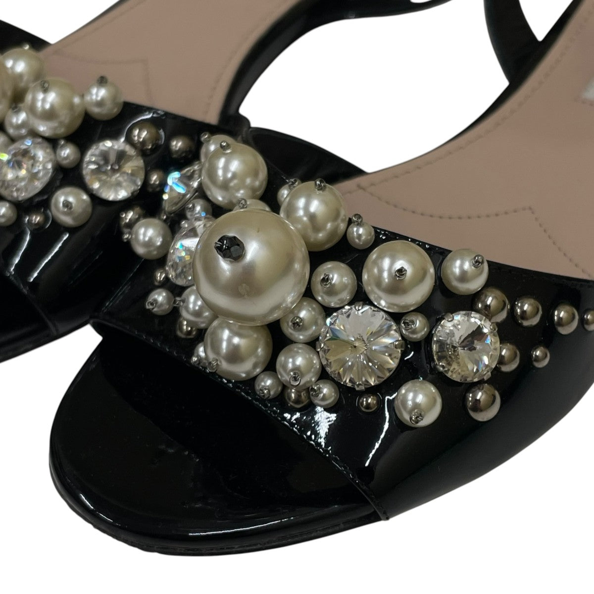 MIU MIU ビジューサンダルパール クリスタル 装飾 アンクルストラップ フラットサンダル エナメルサンダル 古着・中古-7枚目のアイテム画像