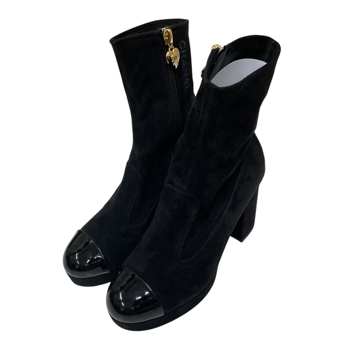 CHANEL 23AWSuede Boots with Heart CharmヒールブーツG45195 古着・中古-1枚目のアイテム画像