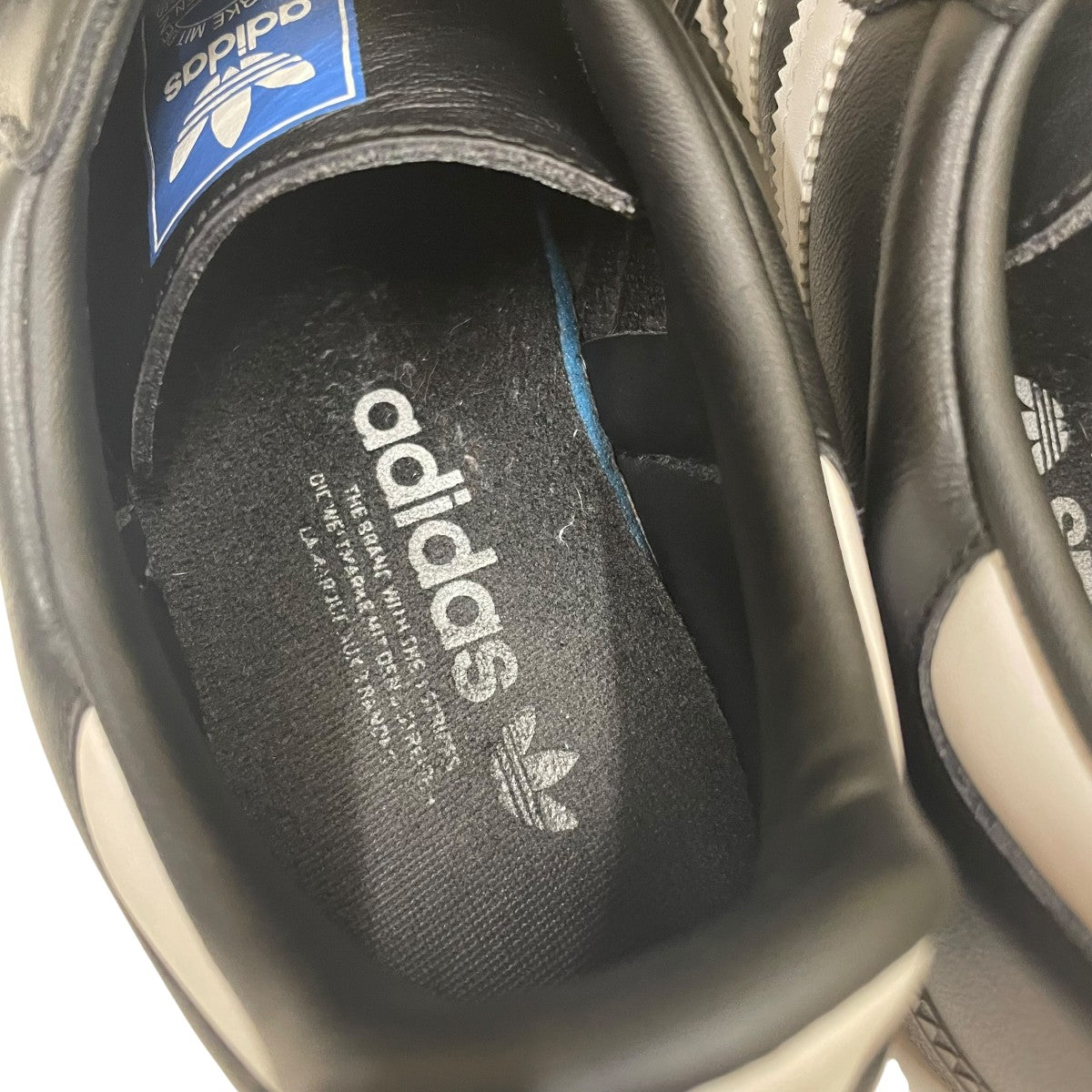 スニーカーB75807