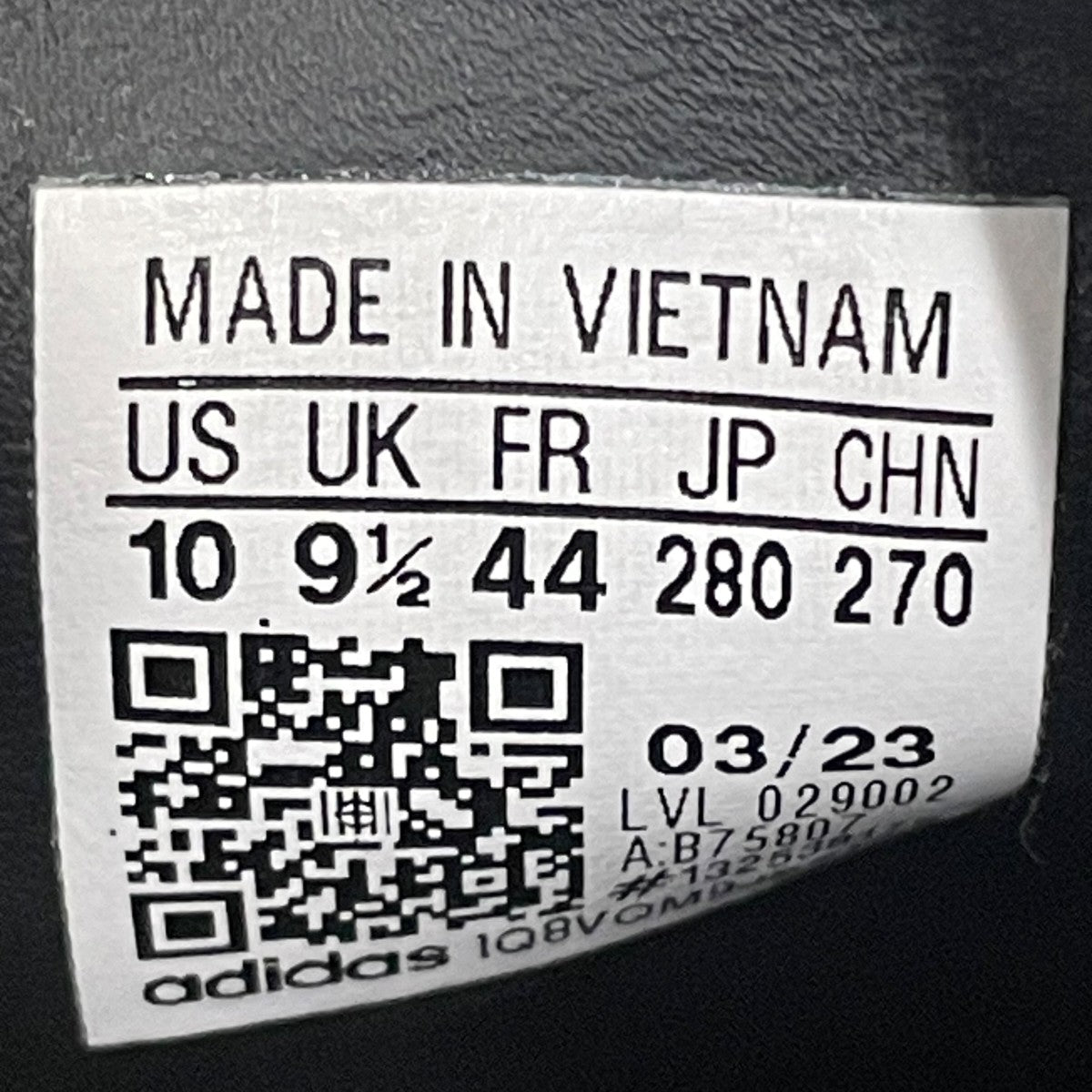 スニーカーB75807