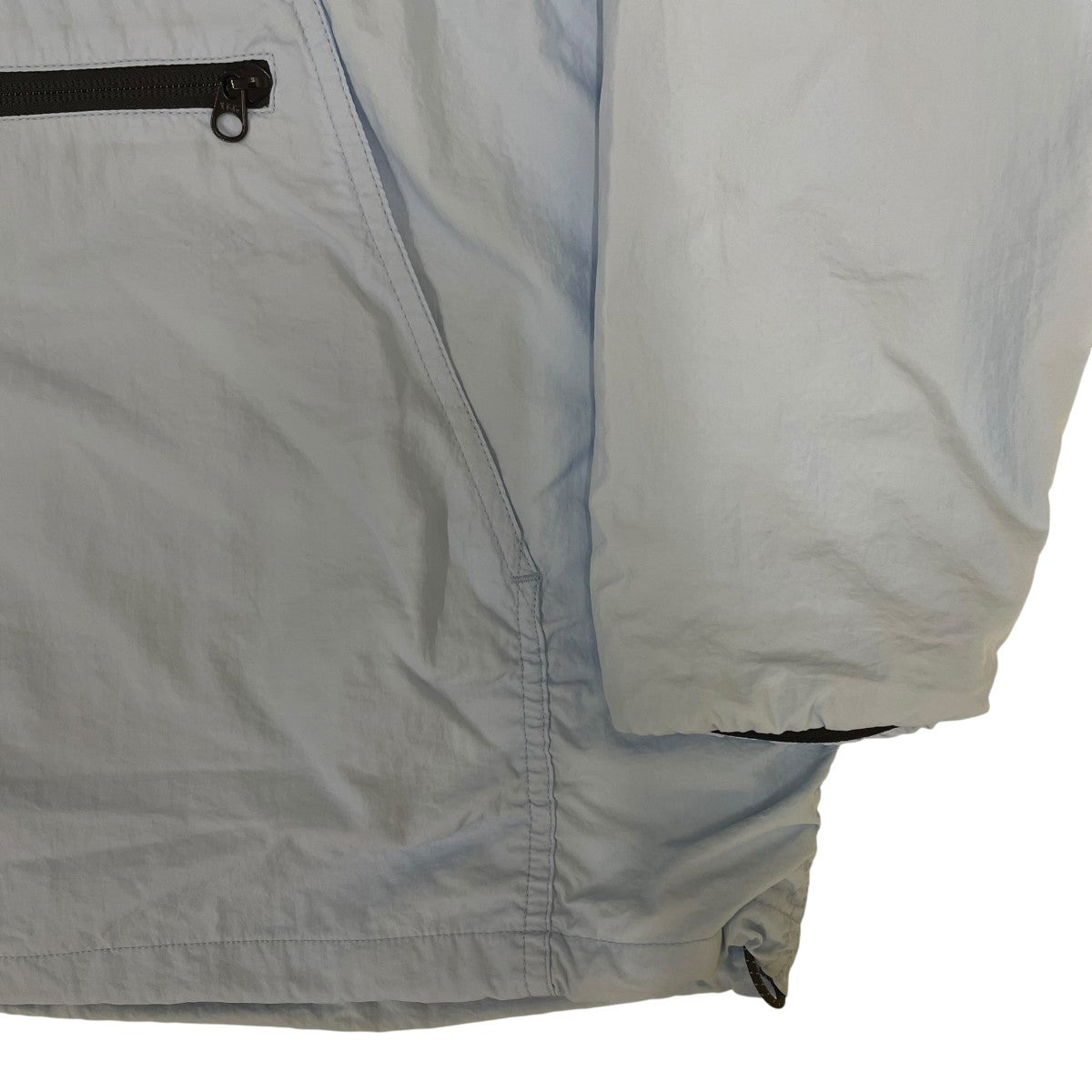Secondary Anorak Pullover Light Blueグラフィックプリント ハーフジップ プルオーバー ナイロンジャケット