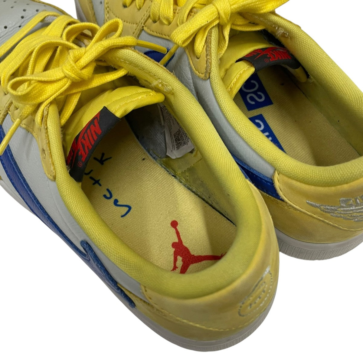 Travis Scott × Nike Women’s Air Jordan 1 Retro Low OG CanaryローカットスニーカーDZ4137-700