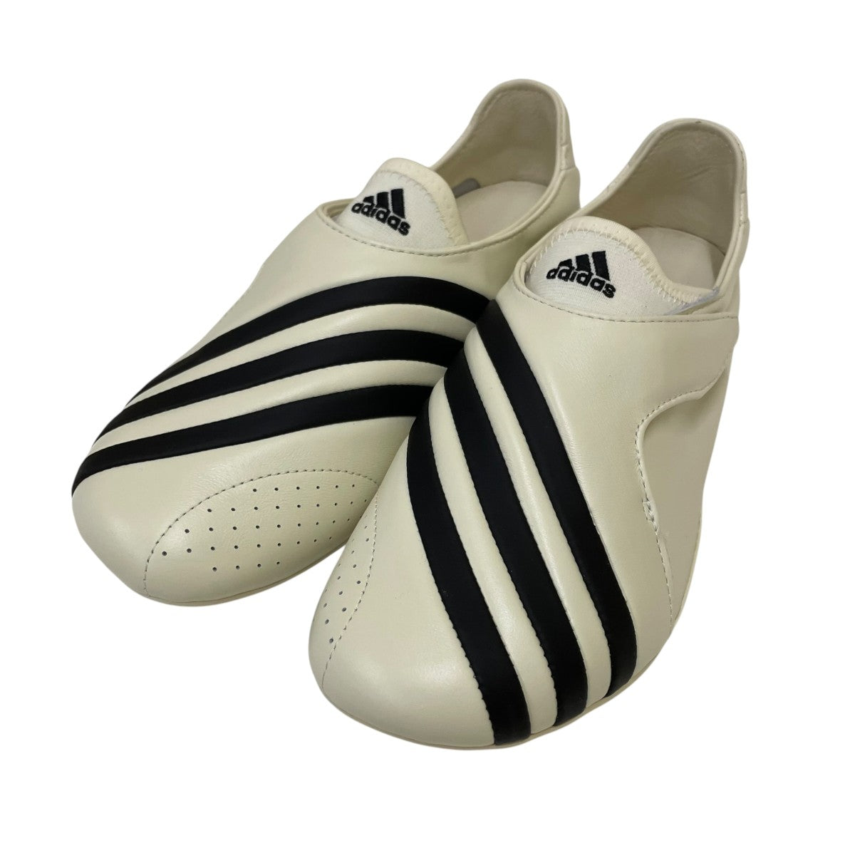 Pharrell Williams × adidas Vario Flat EartherローカットスニーカーKI7668