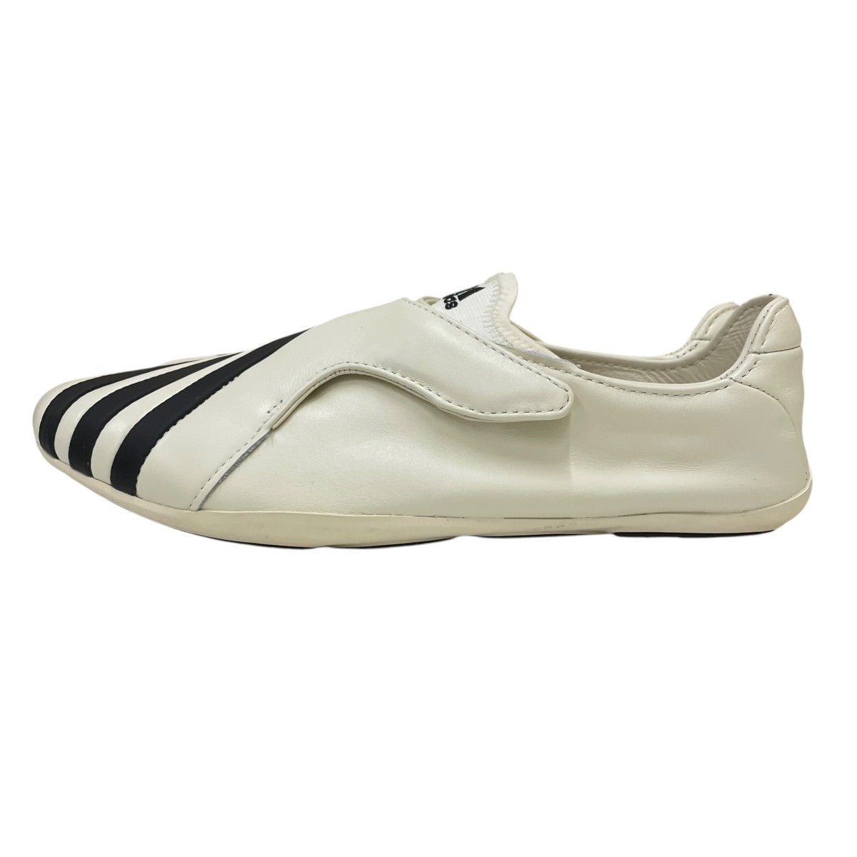 Pharrell Williams × adidas Vario Flat EartherローカットスニーカーKI7668