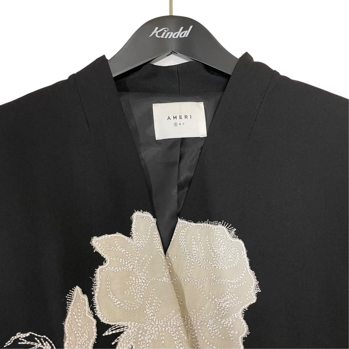 AMERI(アメリ) ROSE EMBROIDERY JACKETノーカラージャケット