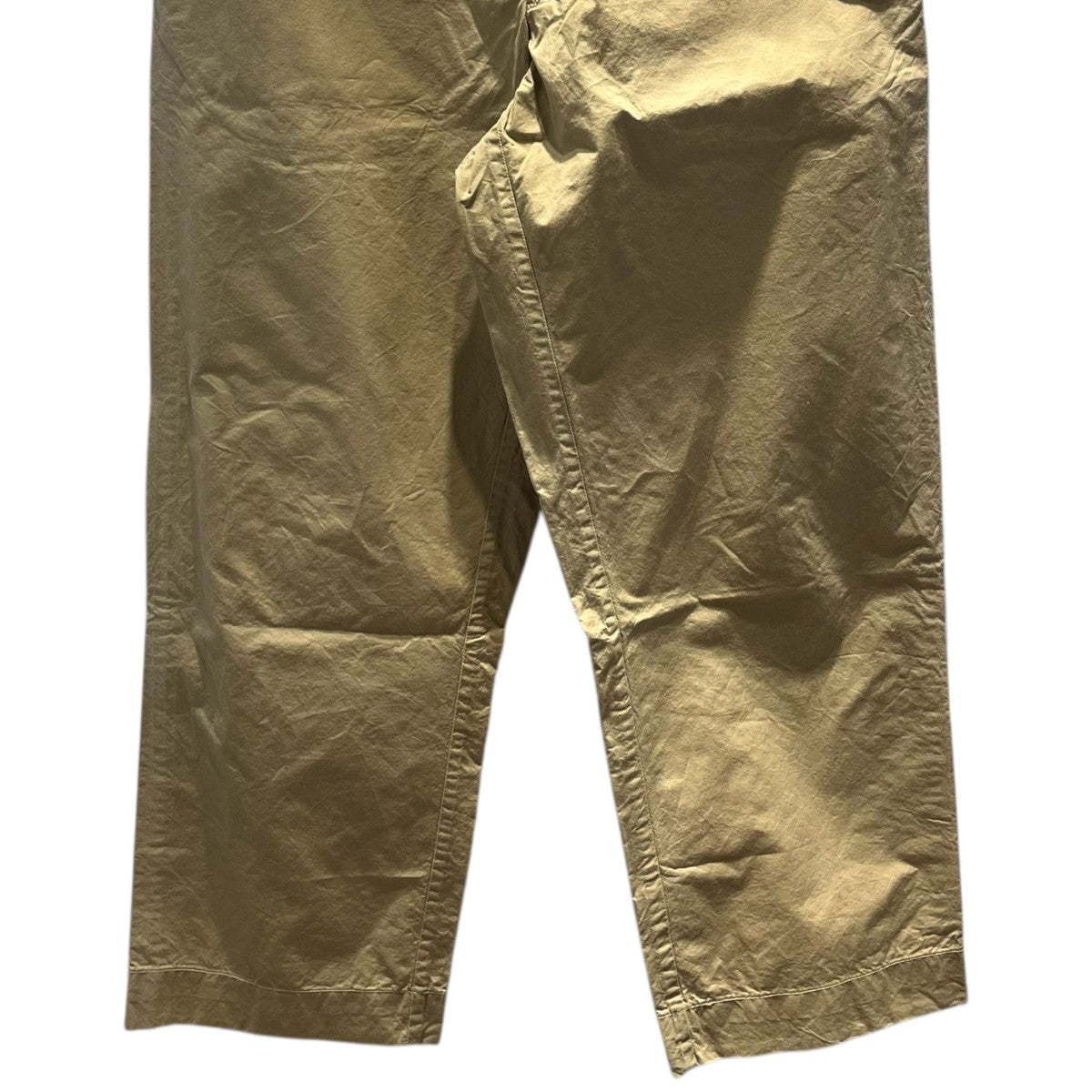 テーパードパンツ