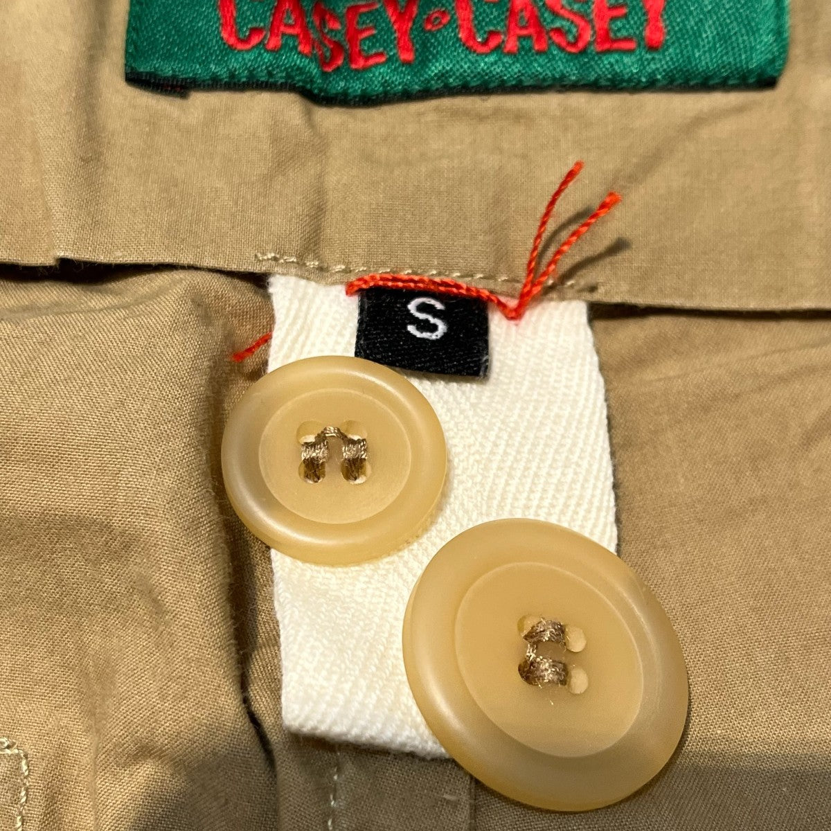 テーパードパンツ