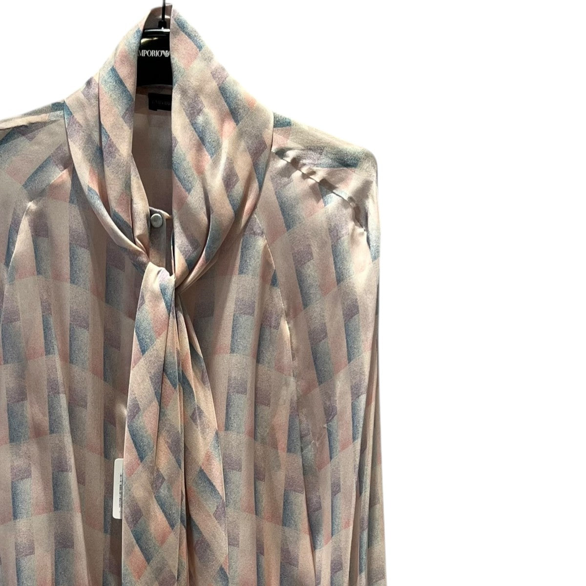 ボウタイブラウス