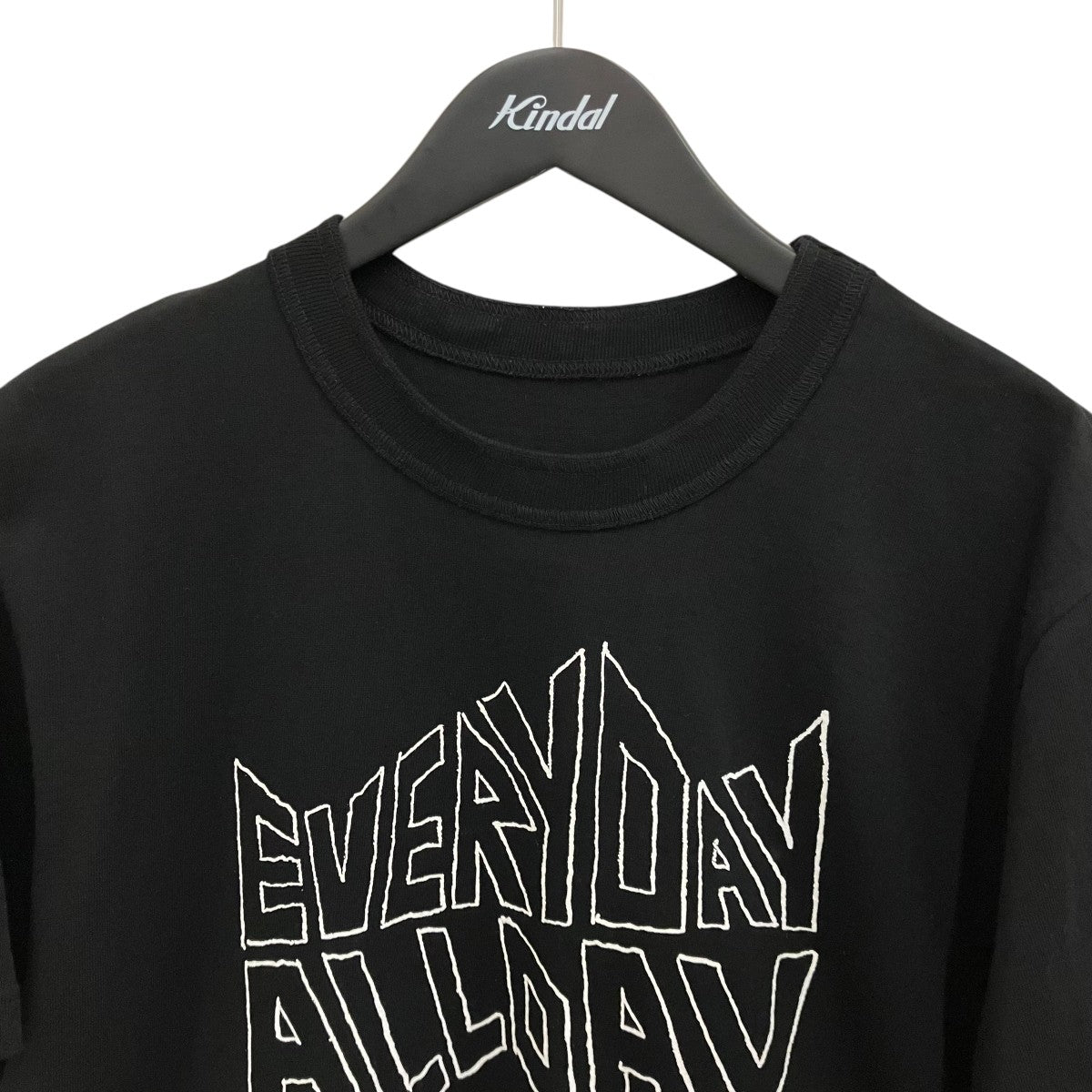 sacai フリンジデザイン ブラックTシャツ sacai(サカイ) 26SS【GEOFF SACAI PRINT TーSHIRT】プリントTシャツ26
