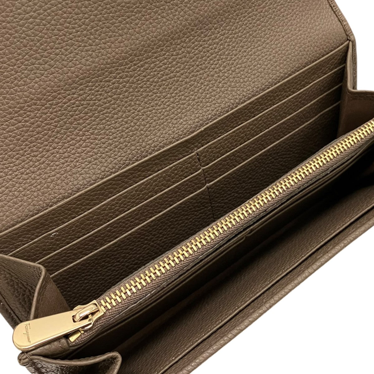 Salvatore Ferragamo ガンチーニスタッズ長財布 古着・中古-8枚目のアイテム画像