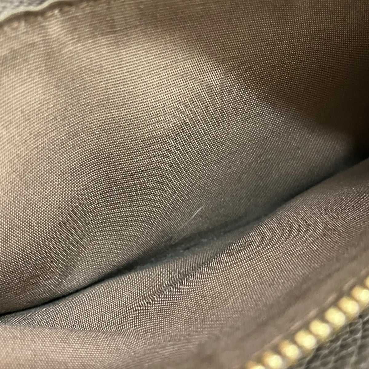 Salvatore Ferragamo ガンチーニスタッズ長財布 古着・中古-9枚目のアイテム画像