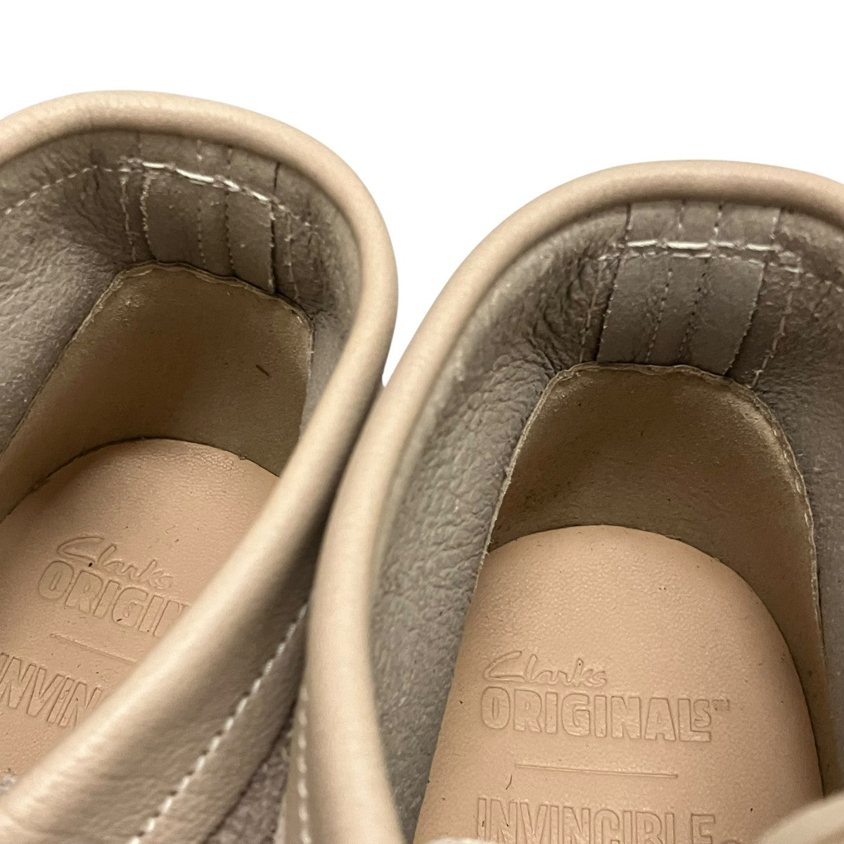 CLARKS×INVINCIBLE ワラビーブーツ61934046 61934046 ベージュ サイズ