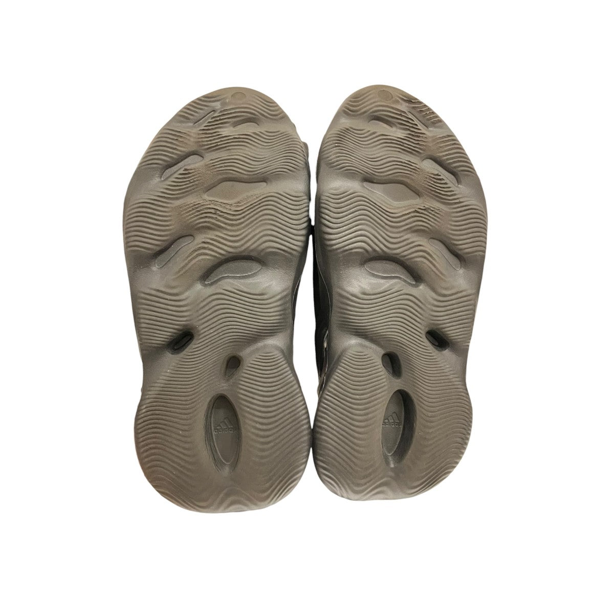 【YEEZY FOAM RUNNER】スニーカーHP8739