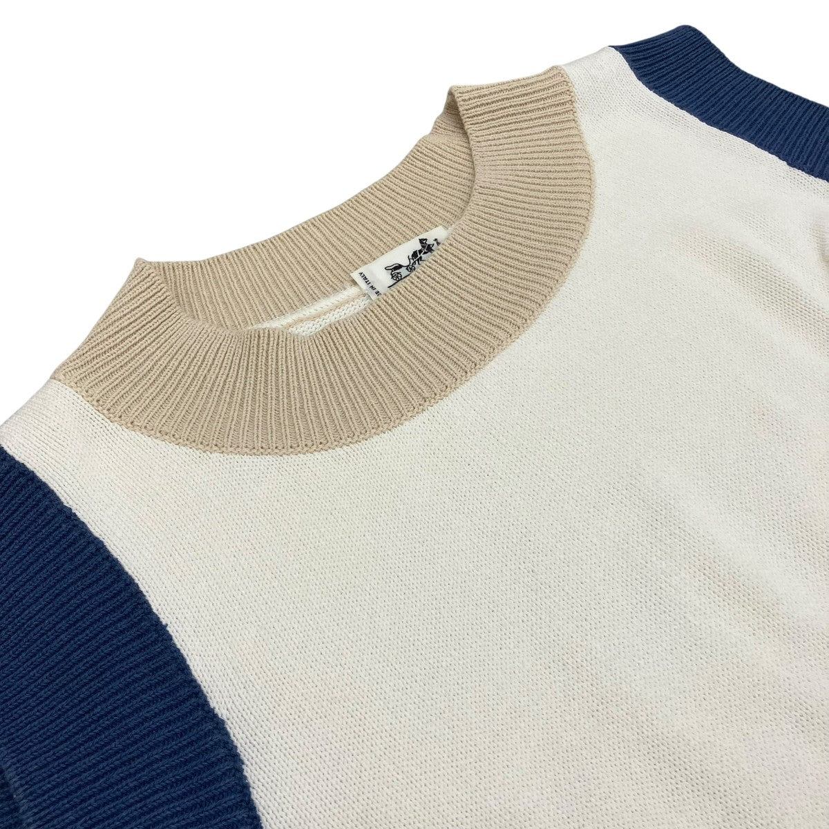 バックロゴノースリーブニット