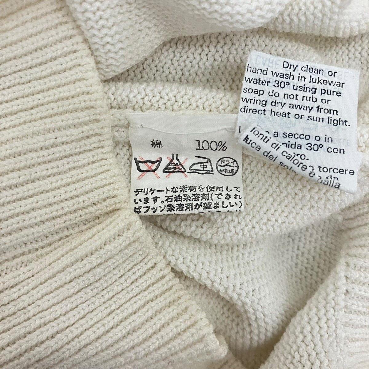 バックロゴノースリーブニット