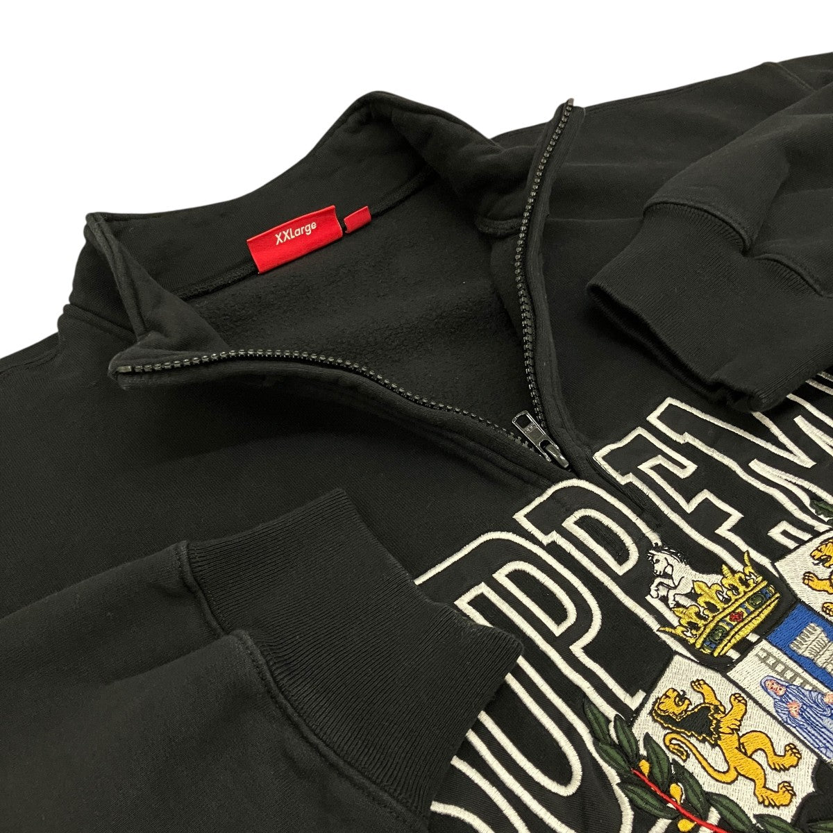 【CREST APPLIQUE HALF ZIP PULLOVER】ハーフジップスウェット